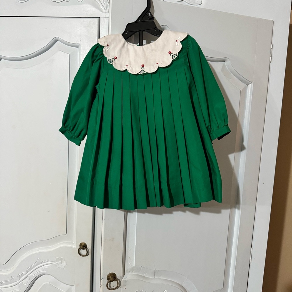 Petit Ami Green Blouse with Embroidered White Collar